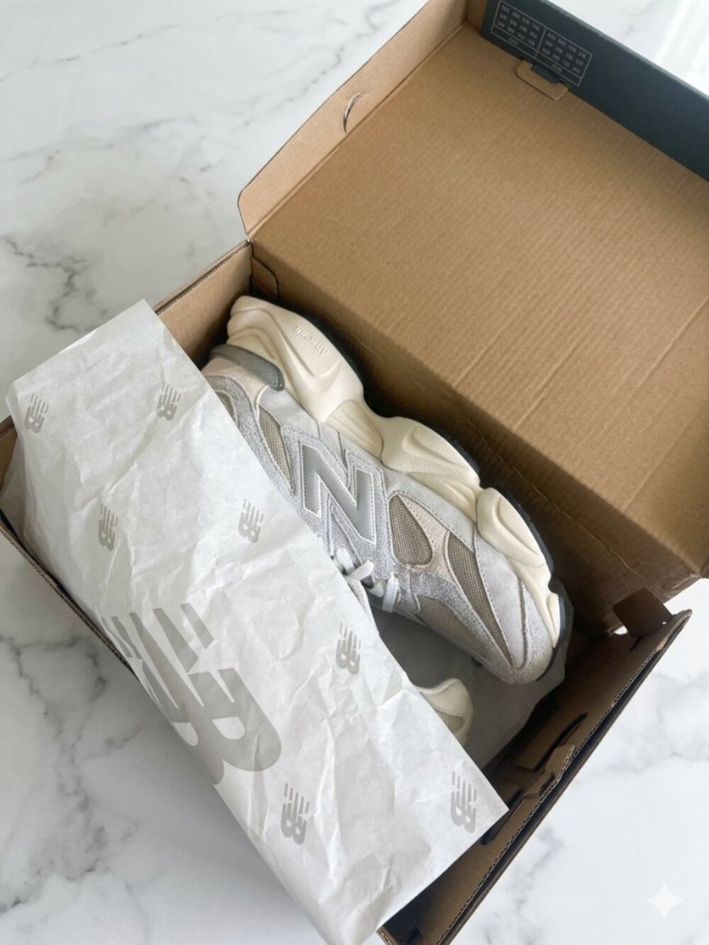 New Balance 9060's White Brand New Size 9 - Picture 2 of 6
